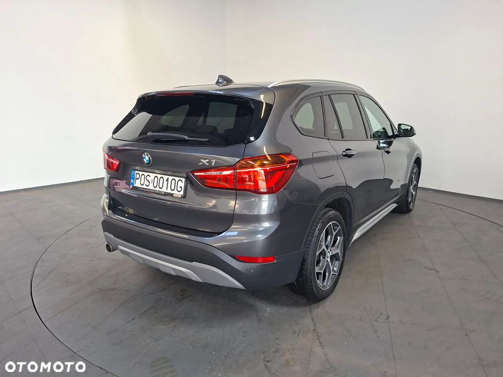 BMW X1 xDrive18d xLine - 12