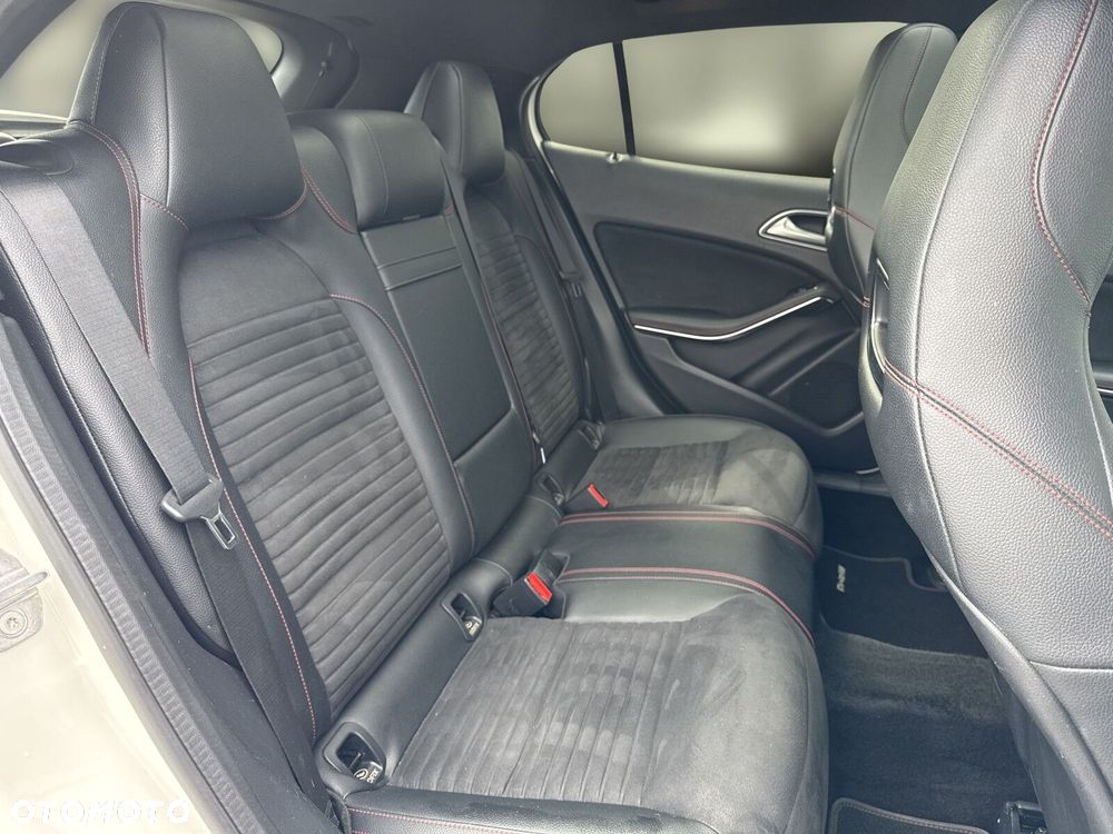 Mercedes-Benz GLA - 22