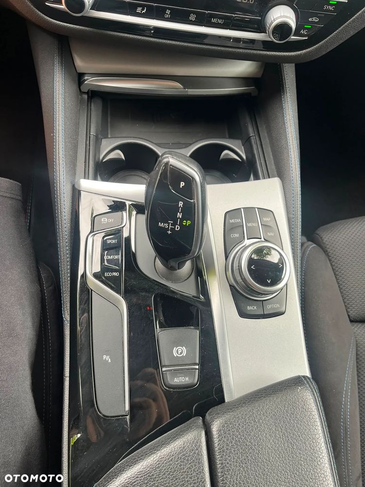 BMW Seria 5 520d Sport Line - 18