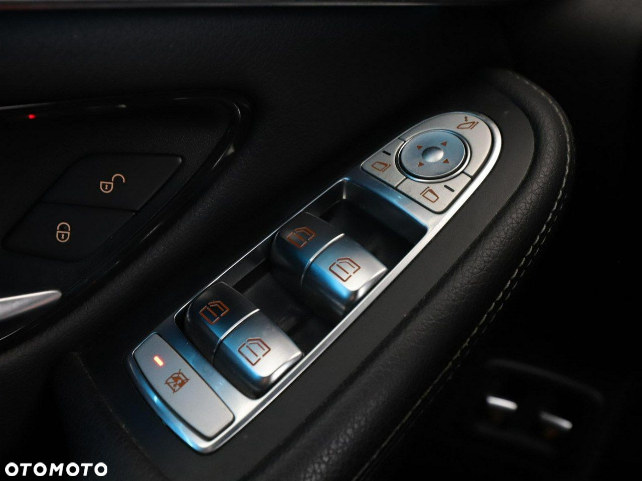 Mercedes-Benz GLC 300 4Matic 9G-TRONIC AMG Line - 36