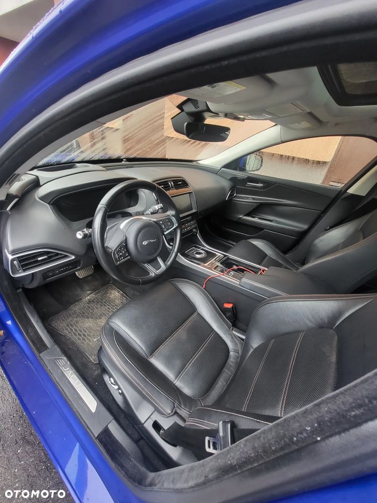Jaguar XE 30t AWD Prestige - 7