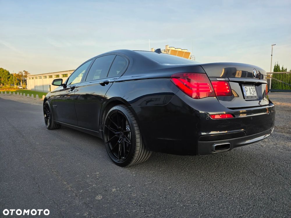 BMW Seria 7 750i - 10
