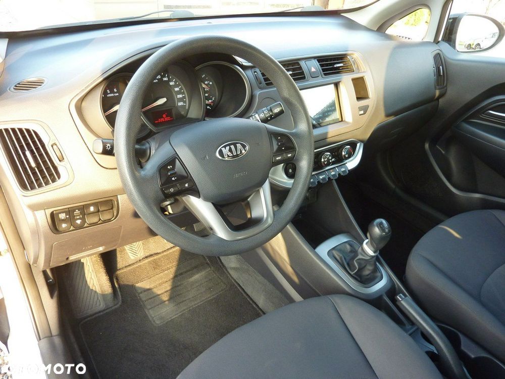Kia Rio - 11