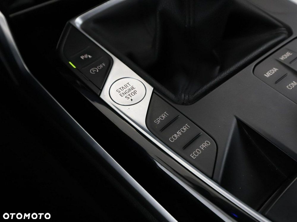 BMW Seria 3 318d Sport Line - 30