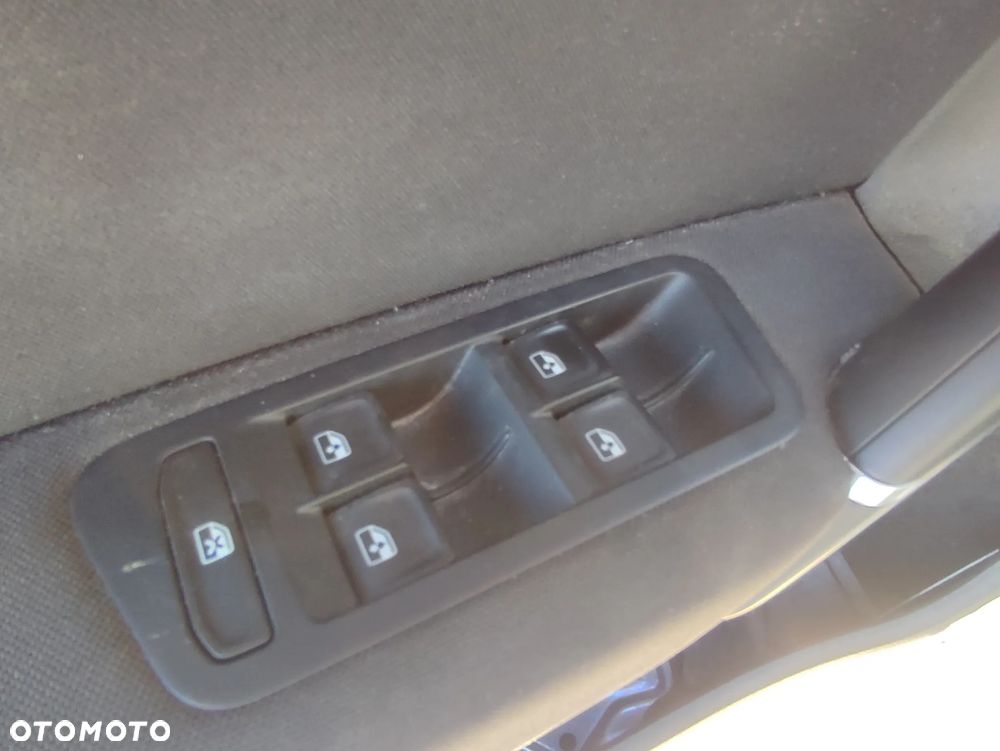 Volkswagen Golf 1.6 FSI Comfortline - 12