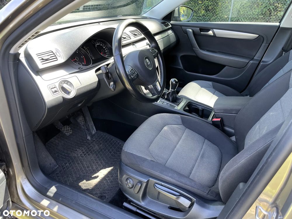 Volkswagen Passat 2.0 TDI Comfortline - 6