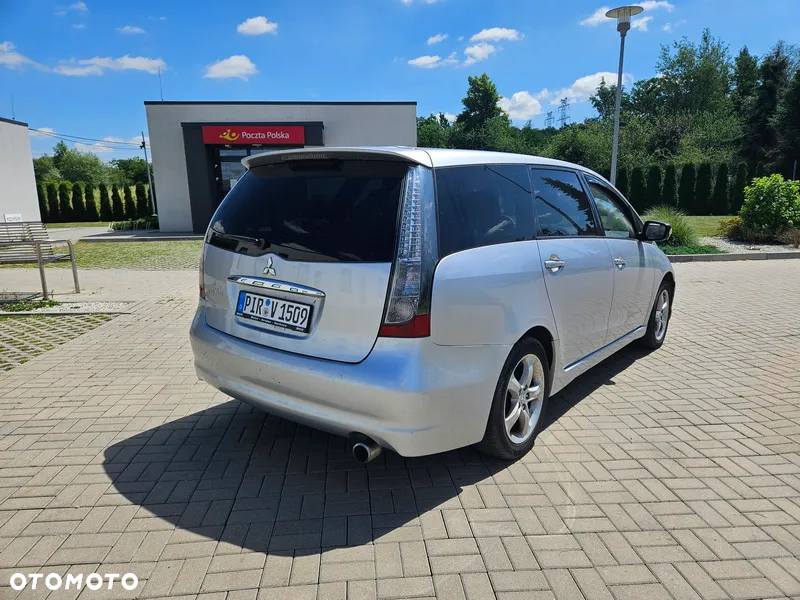 Mitsubishi Grandis - 16