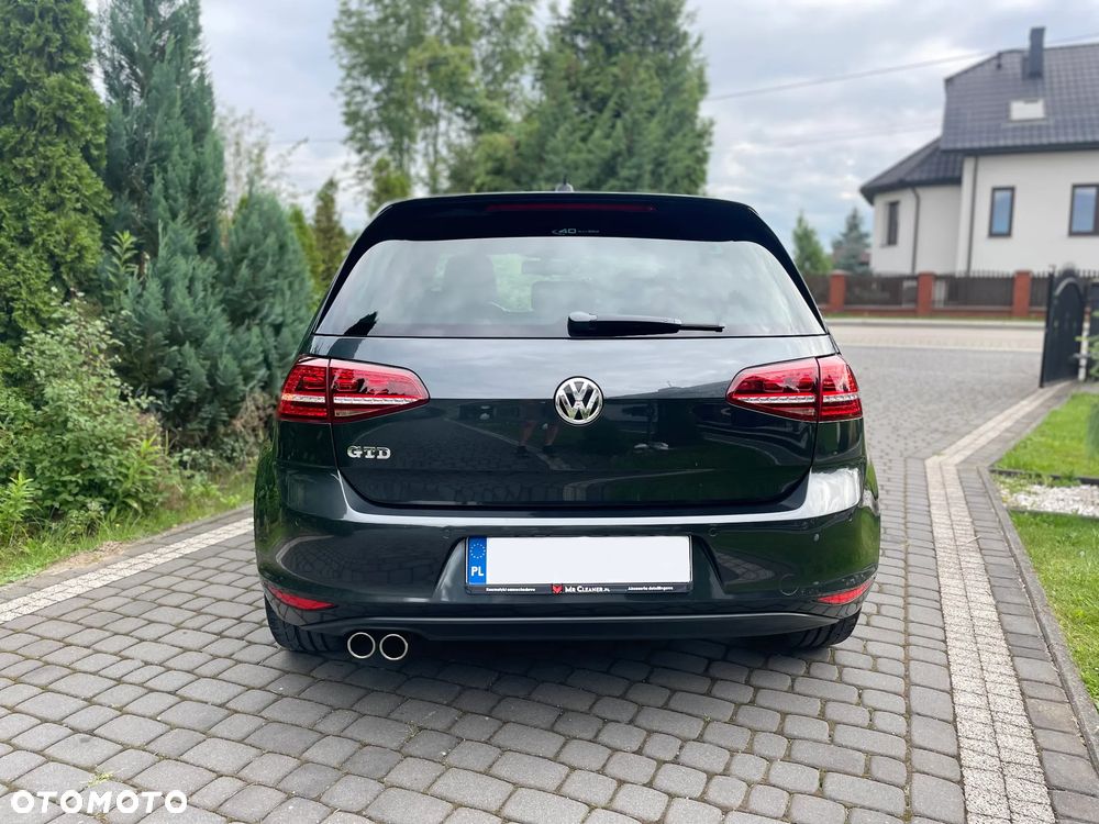 Volkswagen Golf - 5