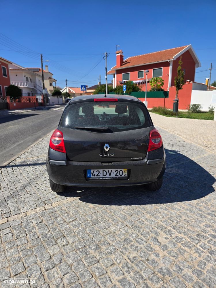 Renault Clio 2007 photo 4