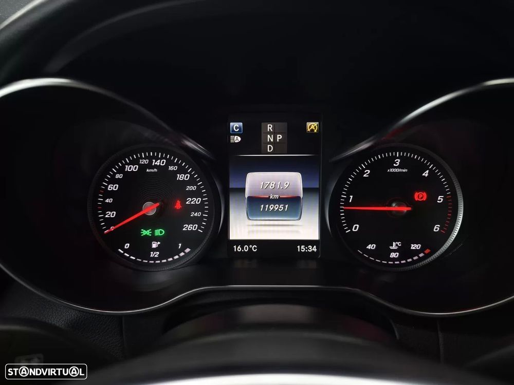 Mercedes-Benz GLC 250 d 4Matic 9G-TRONIC AMG Line - 31