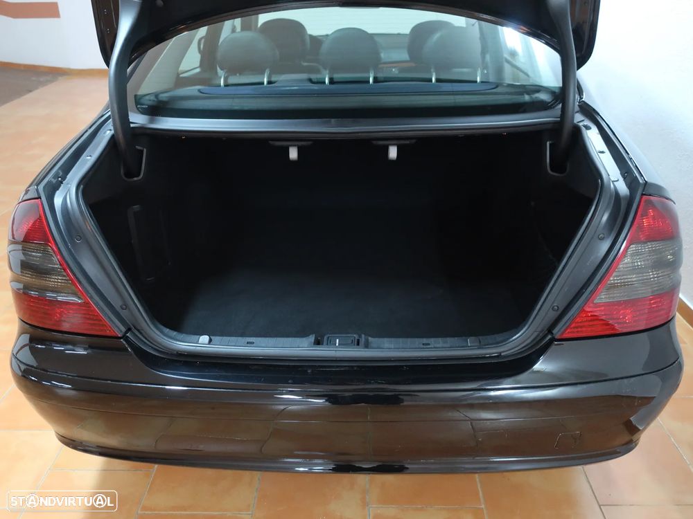 Mercedes-Benz E 200 CDi Classic - 11