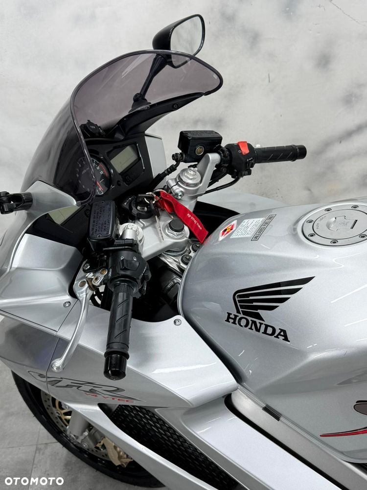 Honda VFR - 18