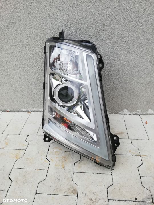 LAMPA XENON VOLVO FH4 FH 4 FM RH ORYGINAŁ - 1