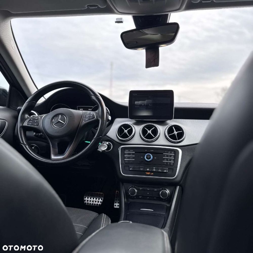 Mercedes-Benz GLA - 25
