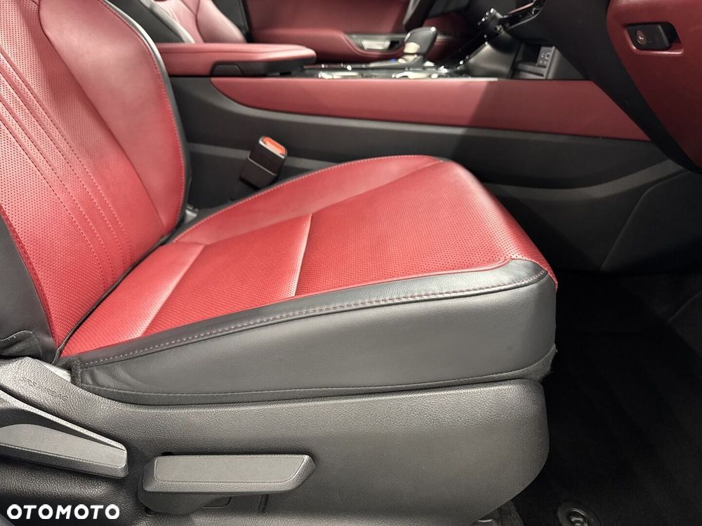 Lexus NX 350h Business AWD - 24