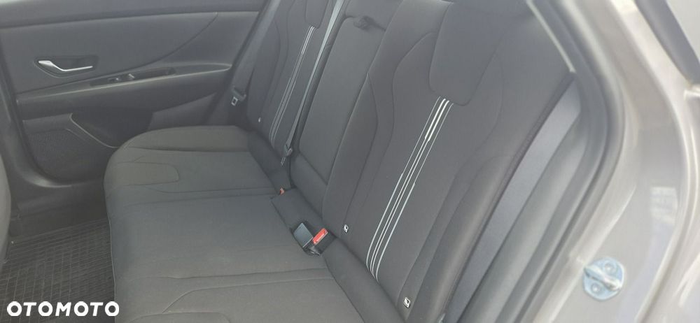 Hyundai Elantra 1.6 Smart CVT - 14
