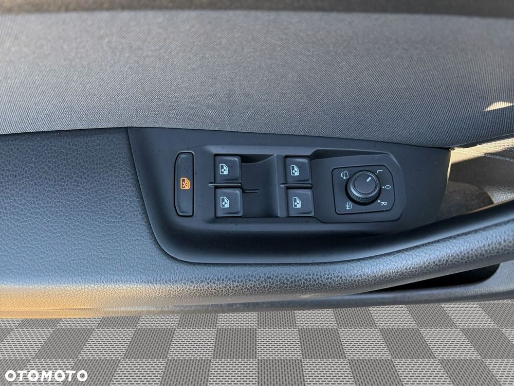 Volkswagen Passat - 11