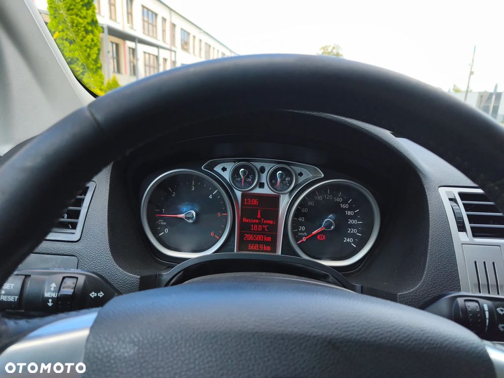Ford Kuga 2.0 TDCi 4x4 Titanium - 17