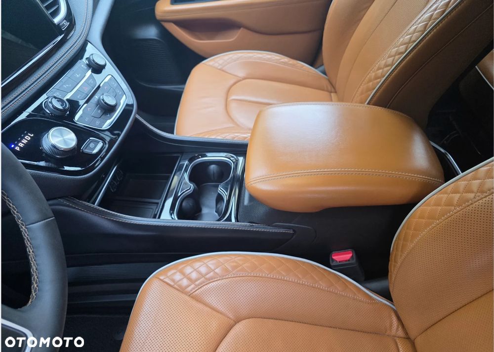 Chrysler Pacifica - 10