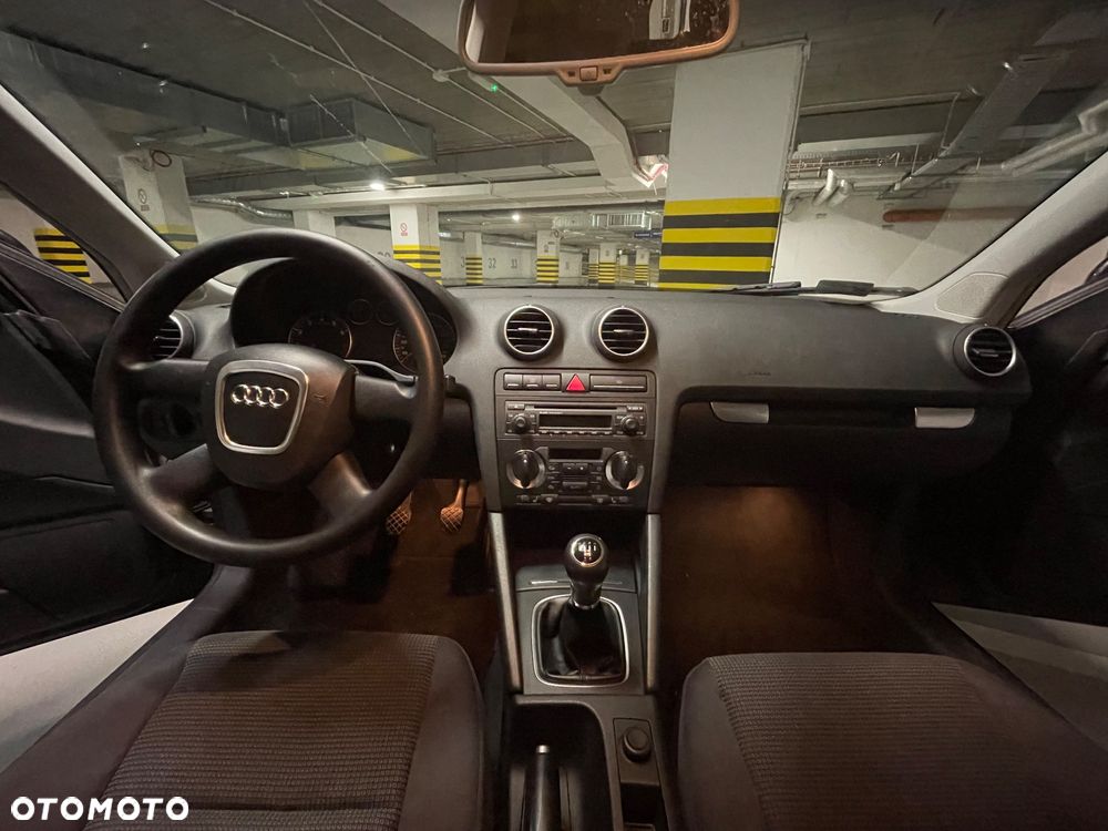 Audi A3 3-drzwiowe 1.6 Ambition - 9
