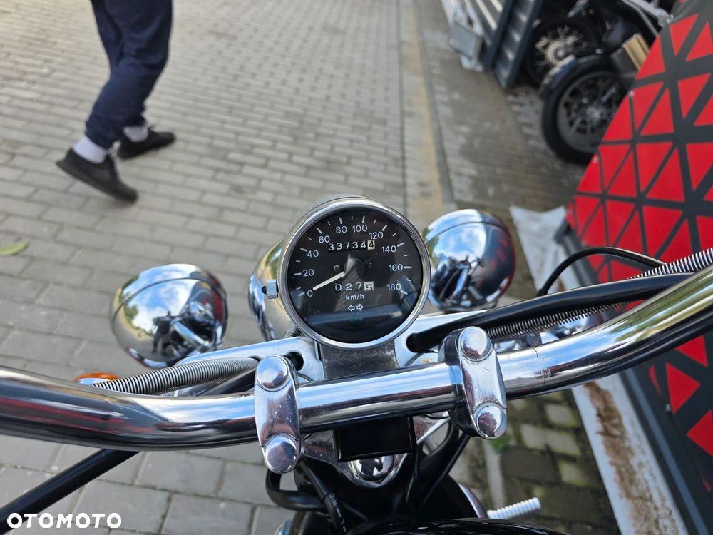 Suzuki Intruder - 16