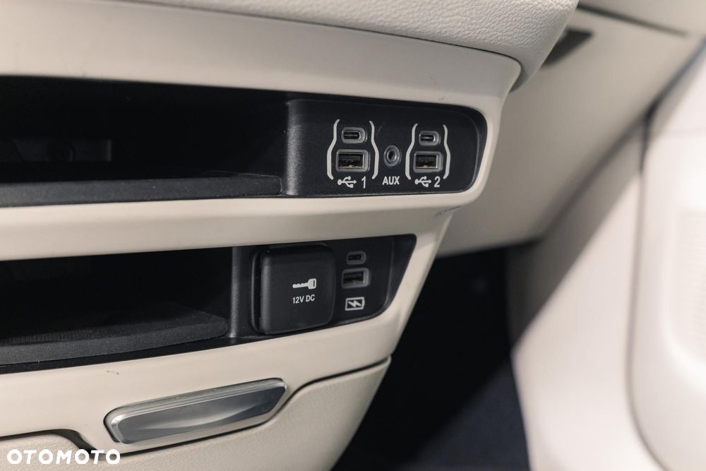 Chrysler Pacifica - 28