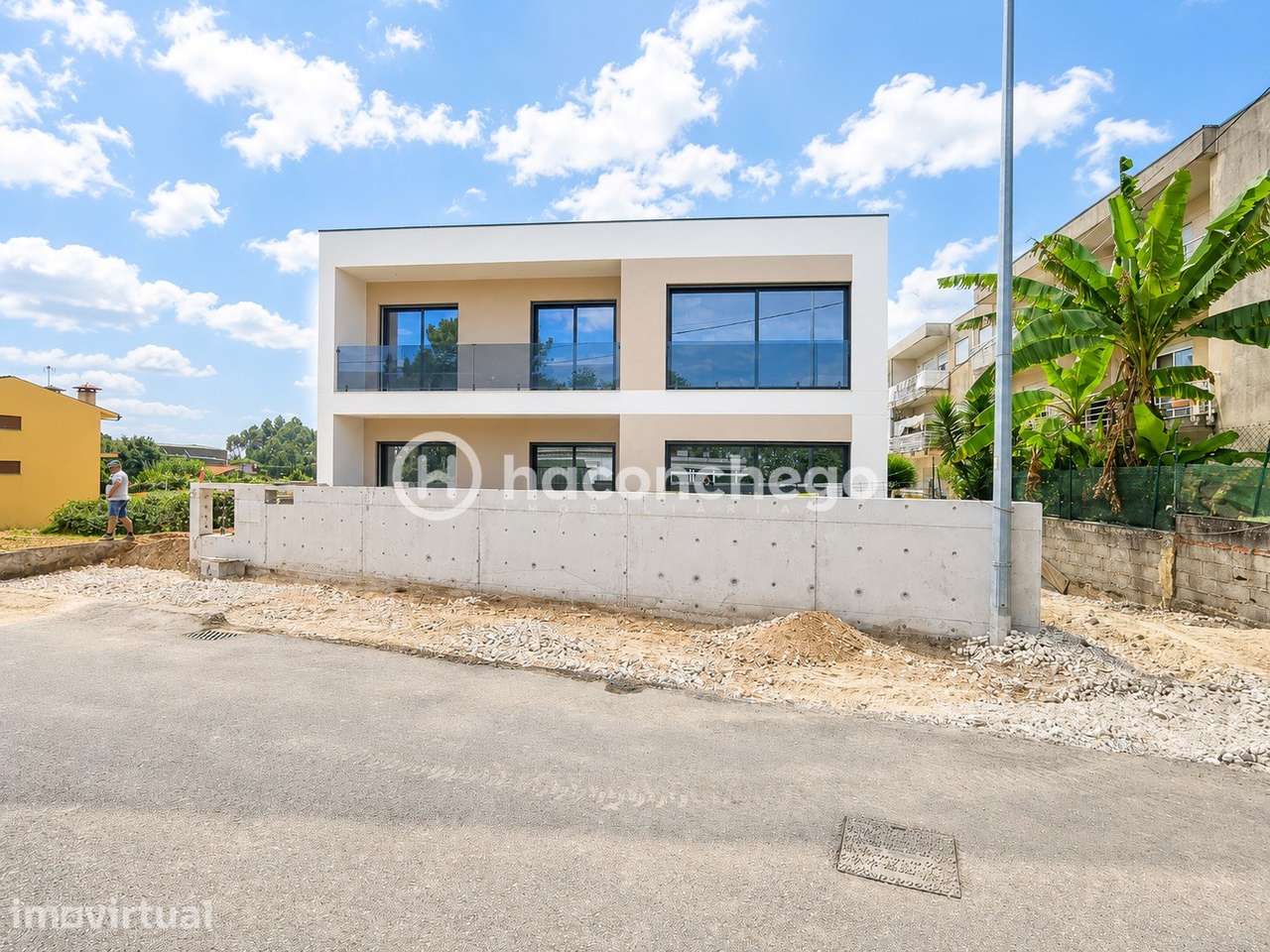 Apartamento T2 com logradouro e garagem Galegos Santa Maria Barcelos - Grande imagem: 2/26
