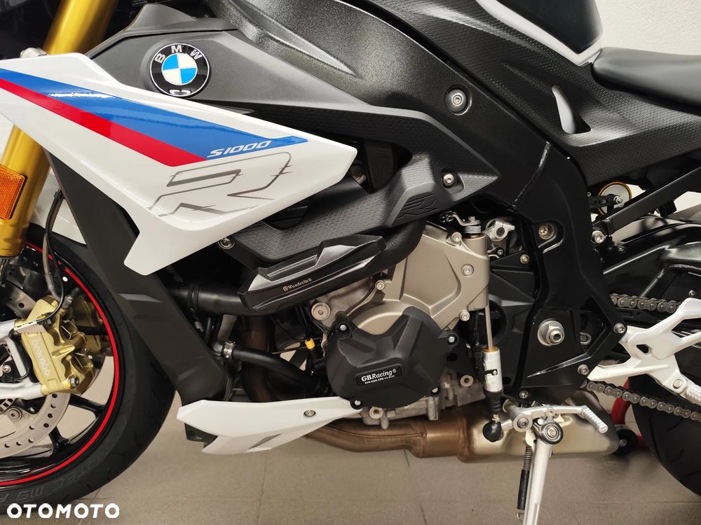 BMW S - 13