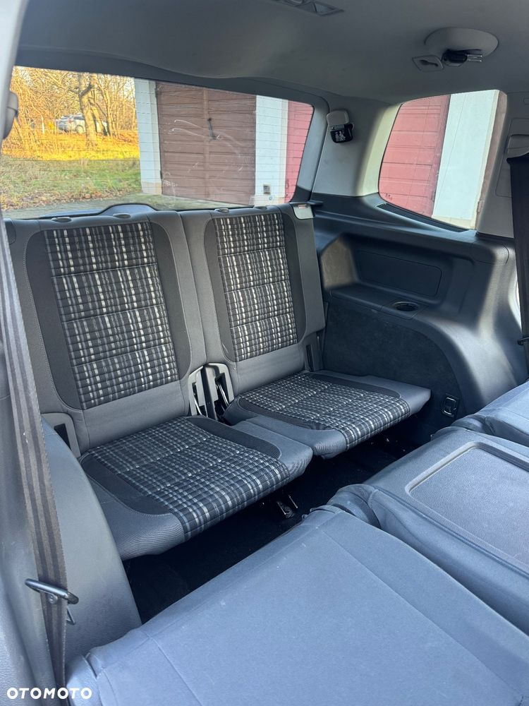 Volkswagen Touran - 34