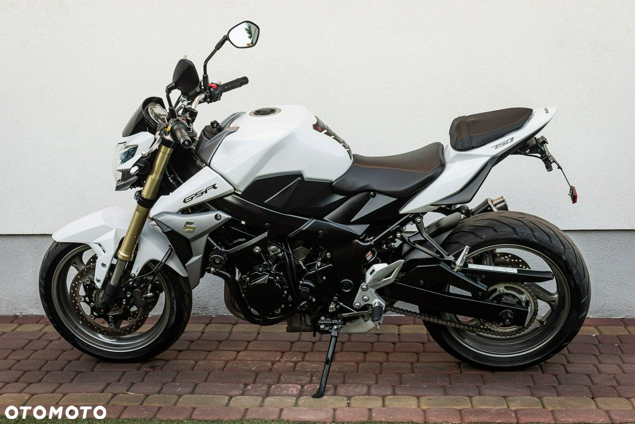 Suzuki GSR - 5