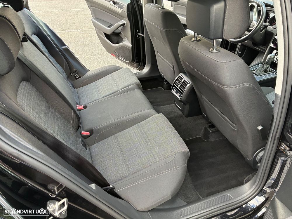 VW Passat Variant 2.0 TDI Business DSG - 11