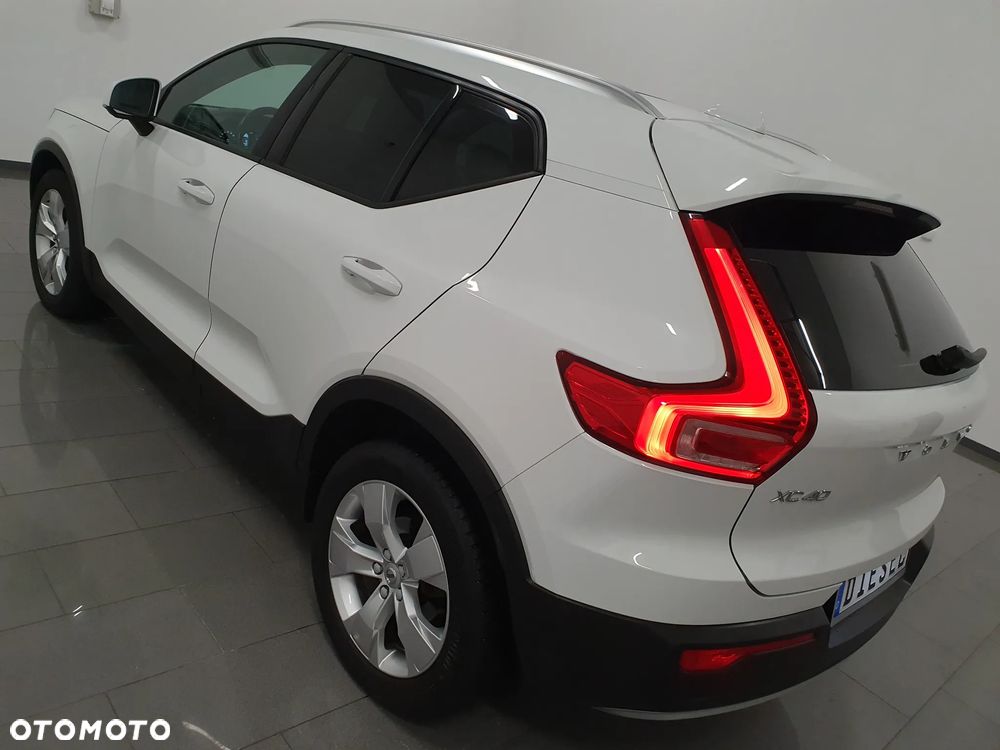 Volvo XC 40 D3 SCR R-Design - 3