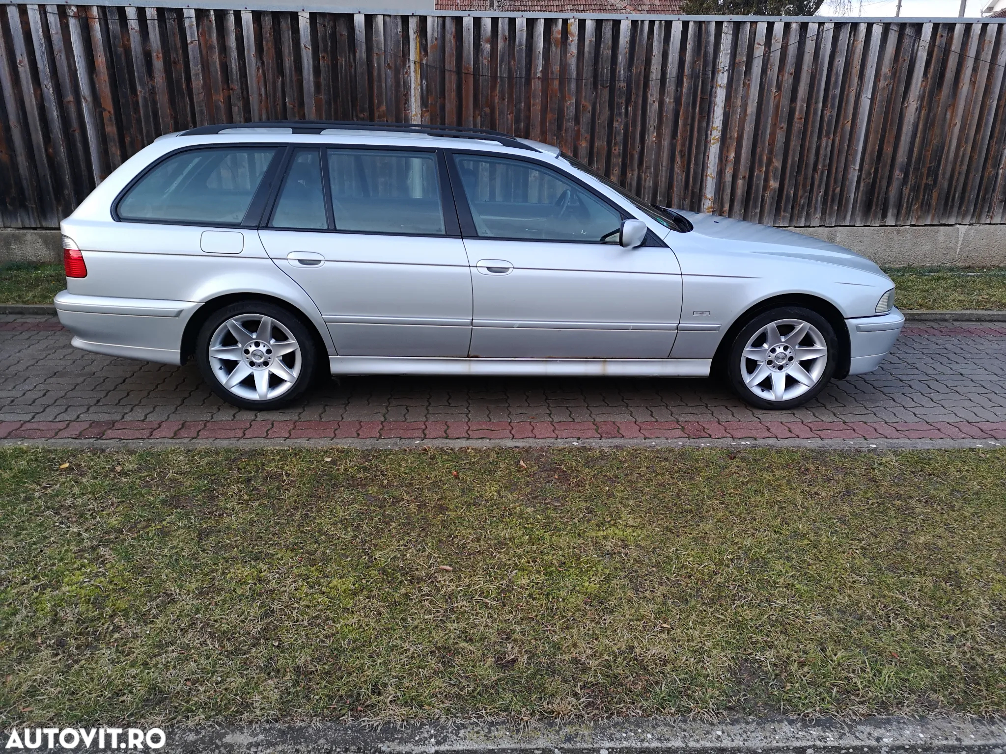 BMW Seria 5 530i Touring - 23