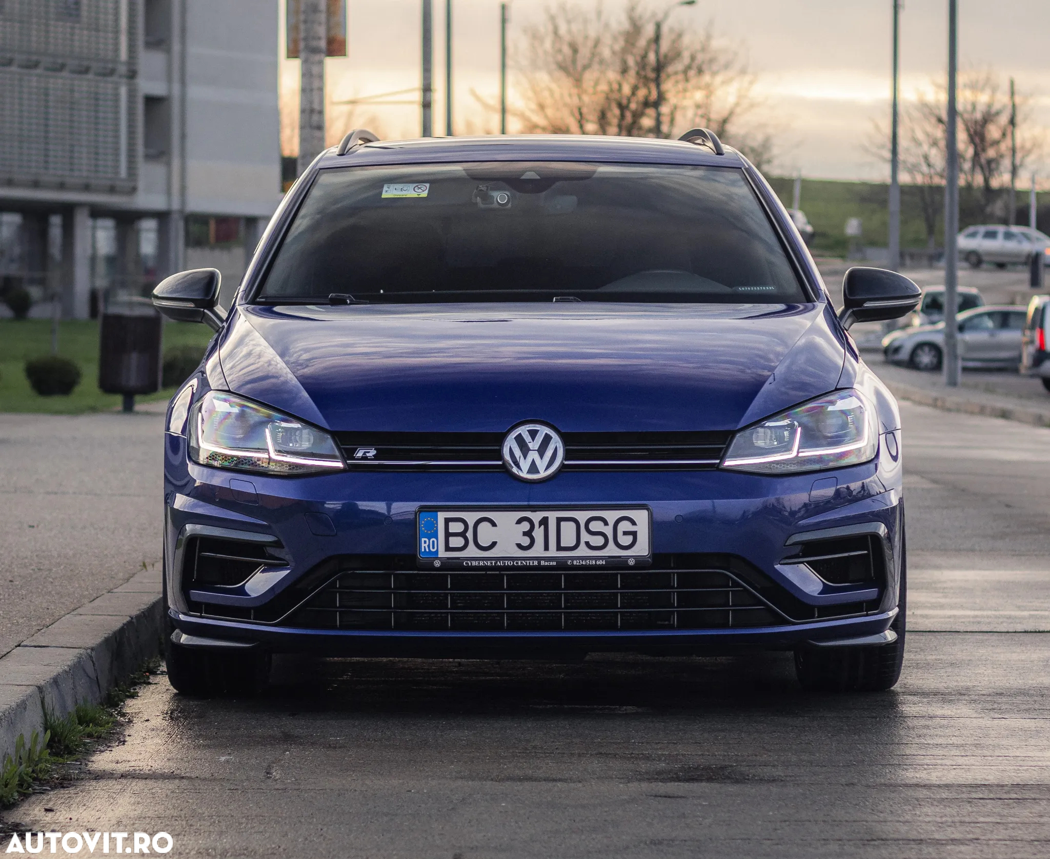 Volkswagen Golf Variant R 2.0 TSI OPF 4Motion DSG - 2