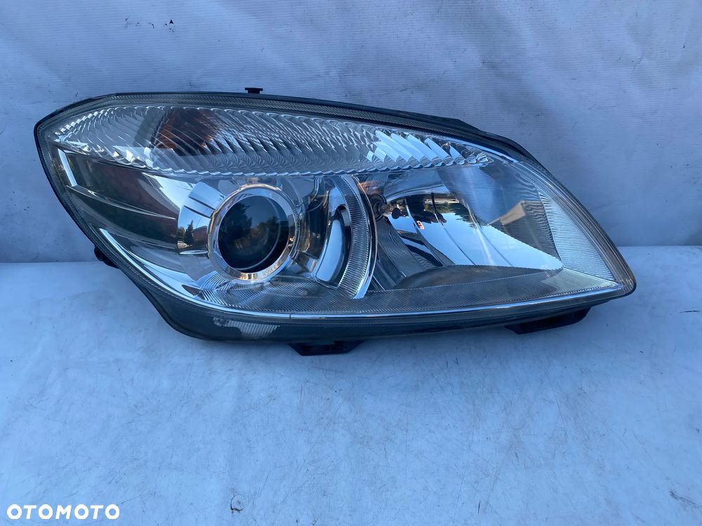 lampa fabia II lift soczewka prawa eu cała - 2