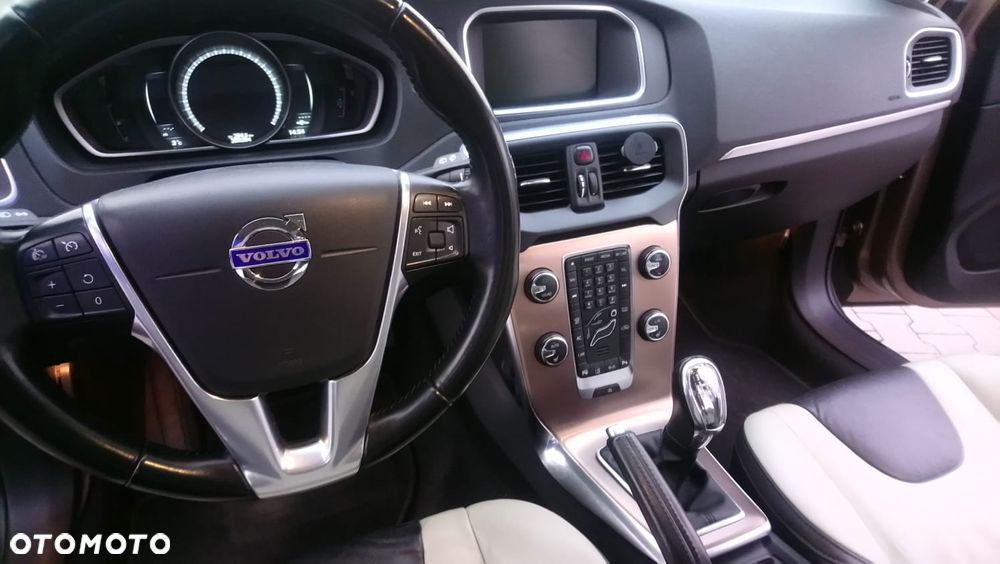 Volvo V40 D3 Summum - 13