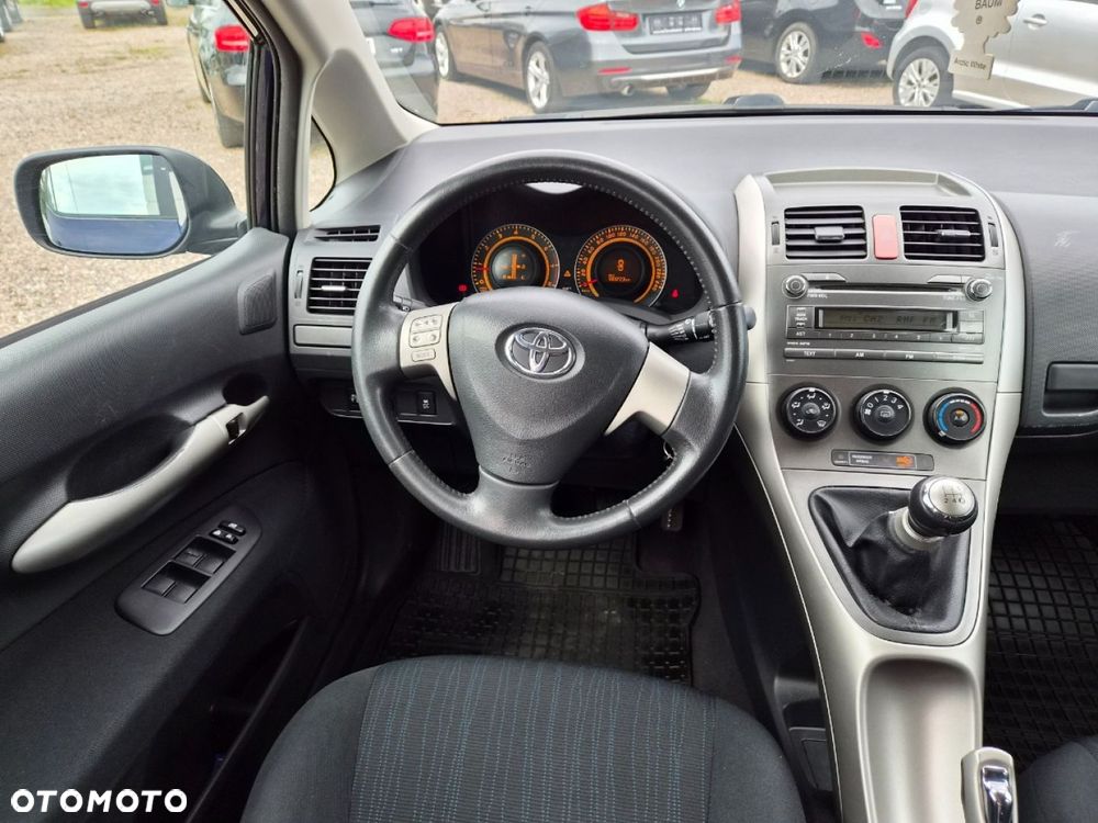 Toyota Auris 1.6 VVT-i Team - 14