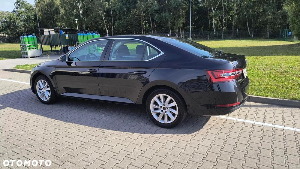 Skoda Superb 2.0 TDI 4x4 Style DSG - 4