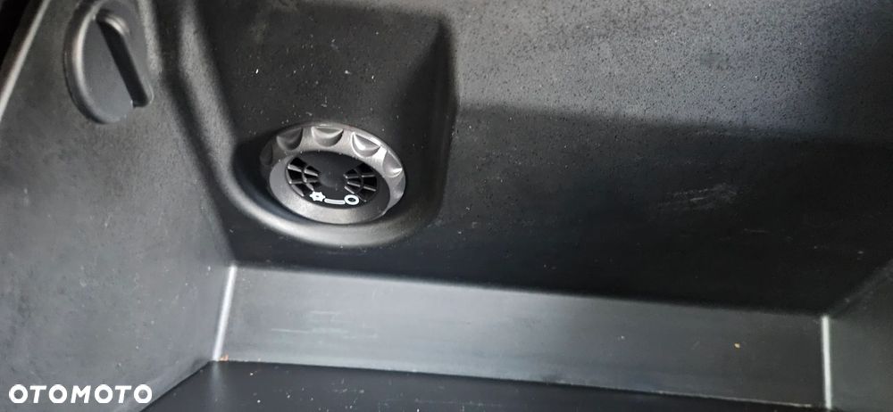 Kia Carens 1.7 CRDi 136 Dream Team Edition - 18