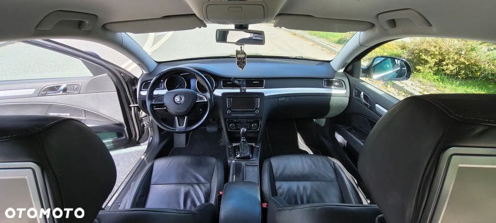 Skoda Superb 2.0 TDI DSG Exclusive - 8