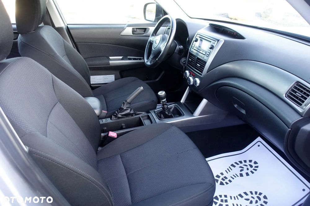 Subaru Forester 2.0D Trend - 11