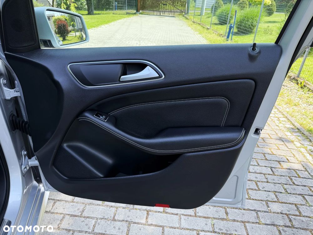 Mercedes-Benz Klasa B 180 CDI (BlueEFFICIENCY) - 34
