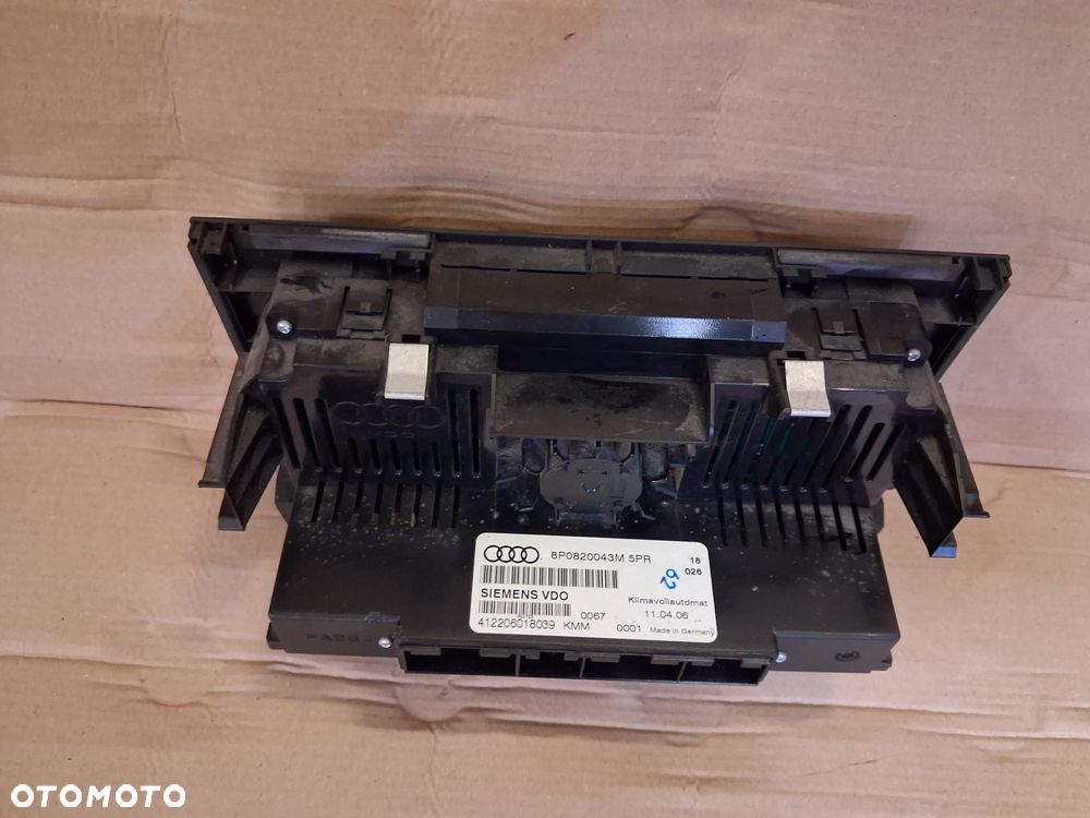 Panel klimatyzacji AUDI A38P  8P0820043M  OE - 2