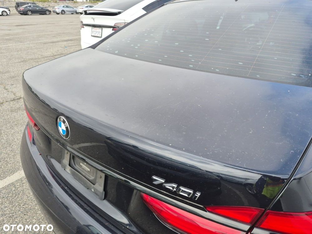 BMW Seria 7 740i - 13