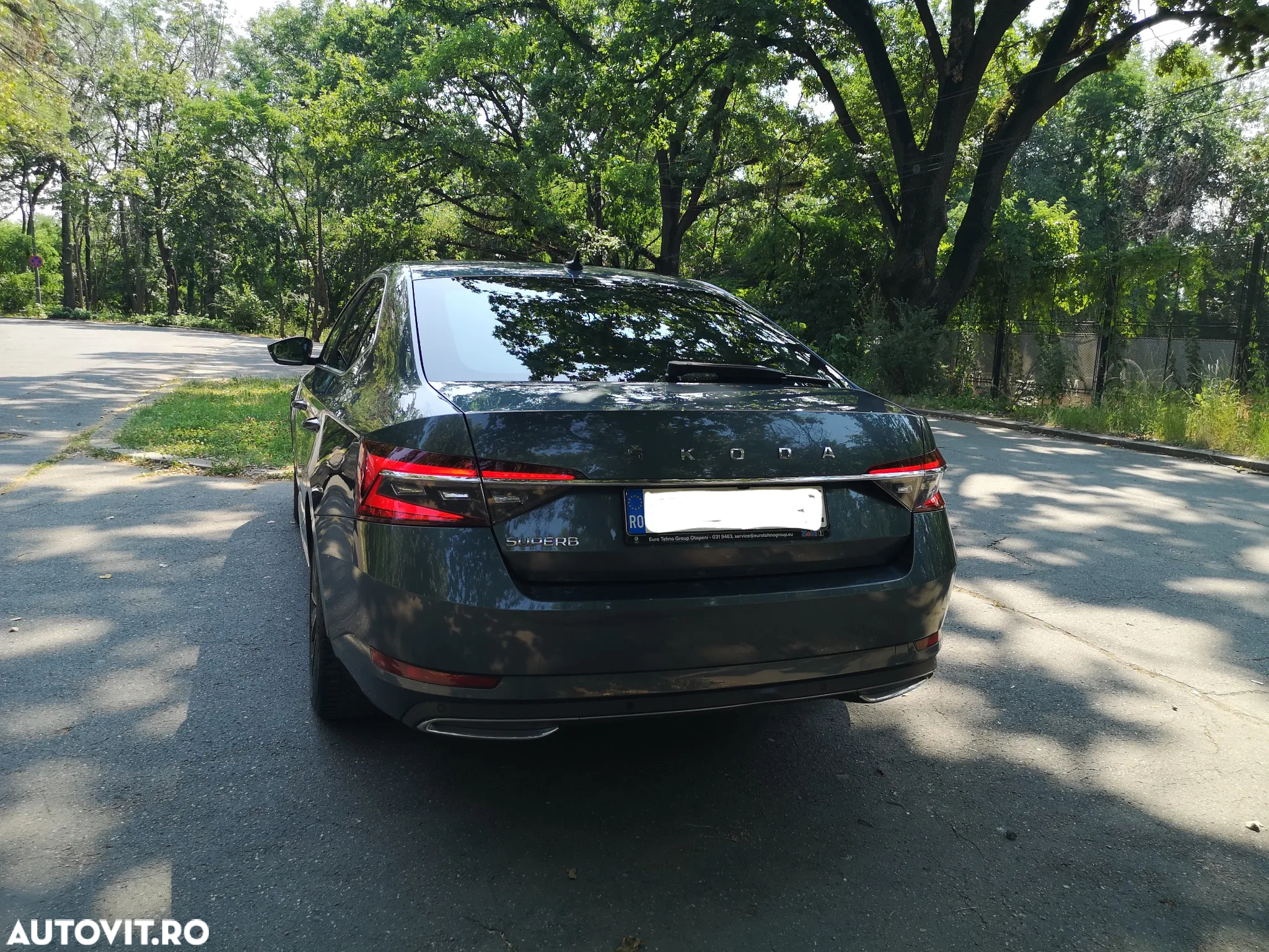 Skoda Superb 2.0 TDI DSG Laurin & Klement - 9