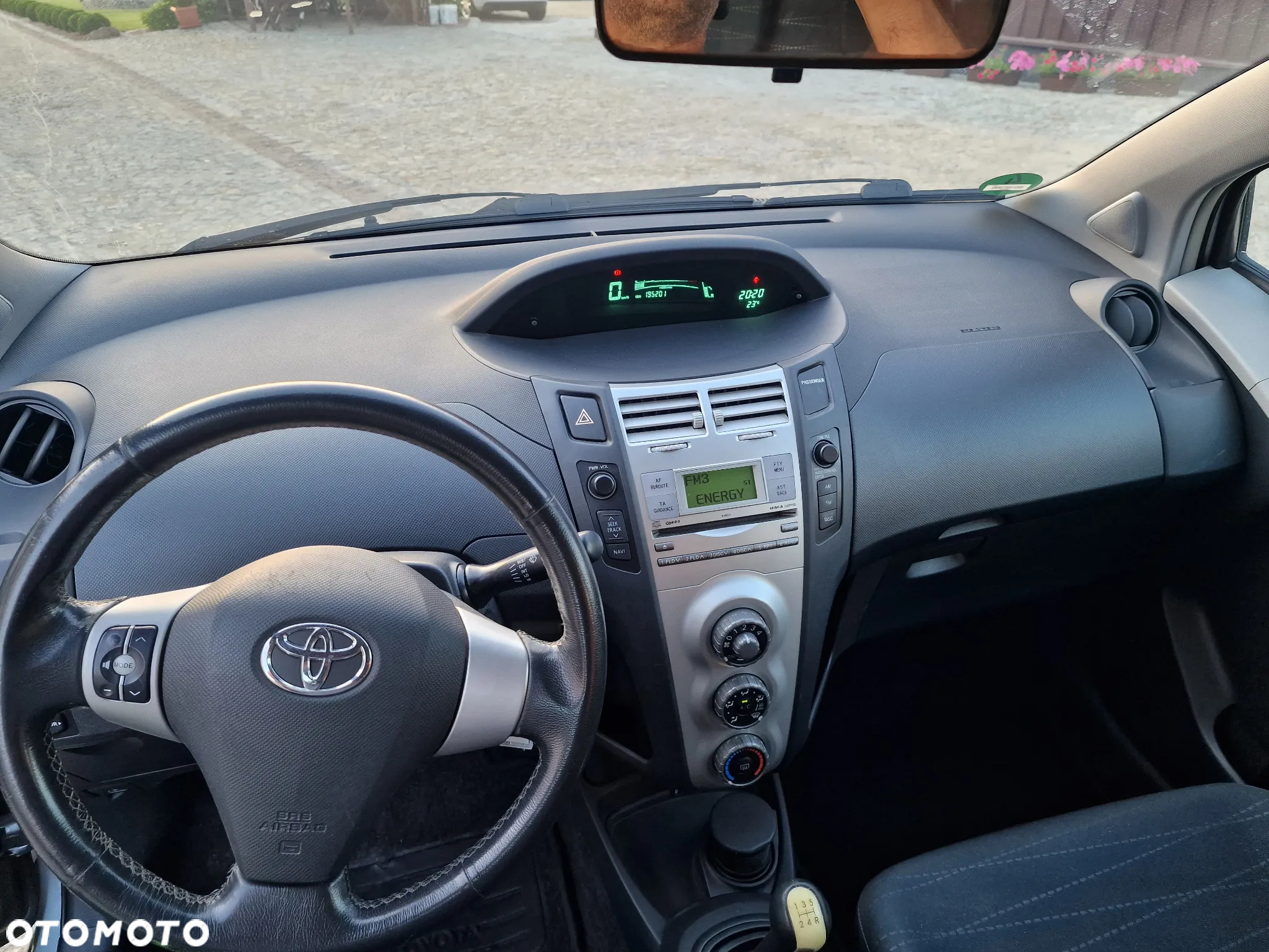 Toyota Yaris 1.3 VVT-i Executive - 13