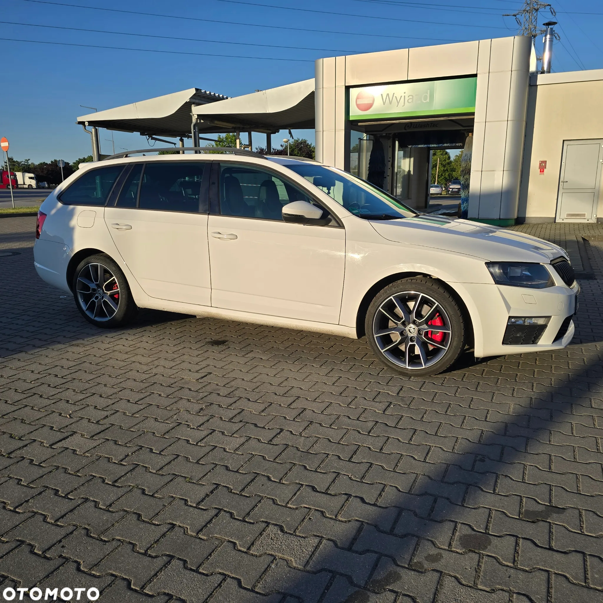 Skoda Octavia Combi 2.0 TDI RS - 26