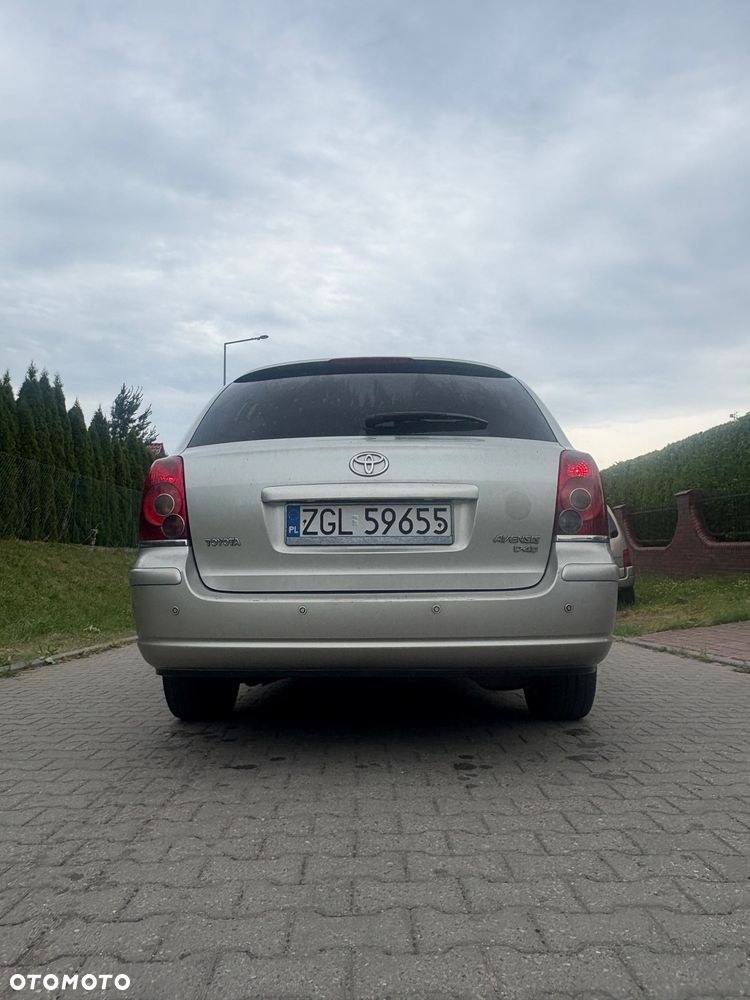 Toyota Avensis 2.0 D-4D Team - 9