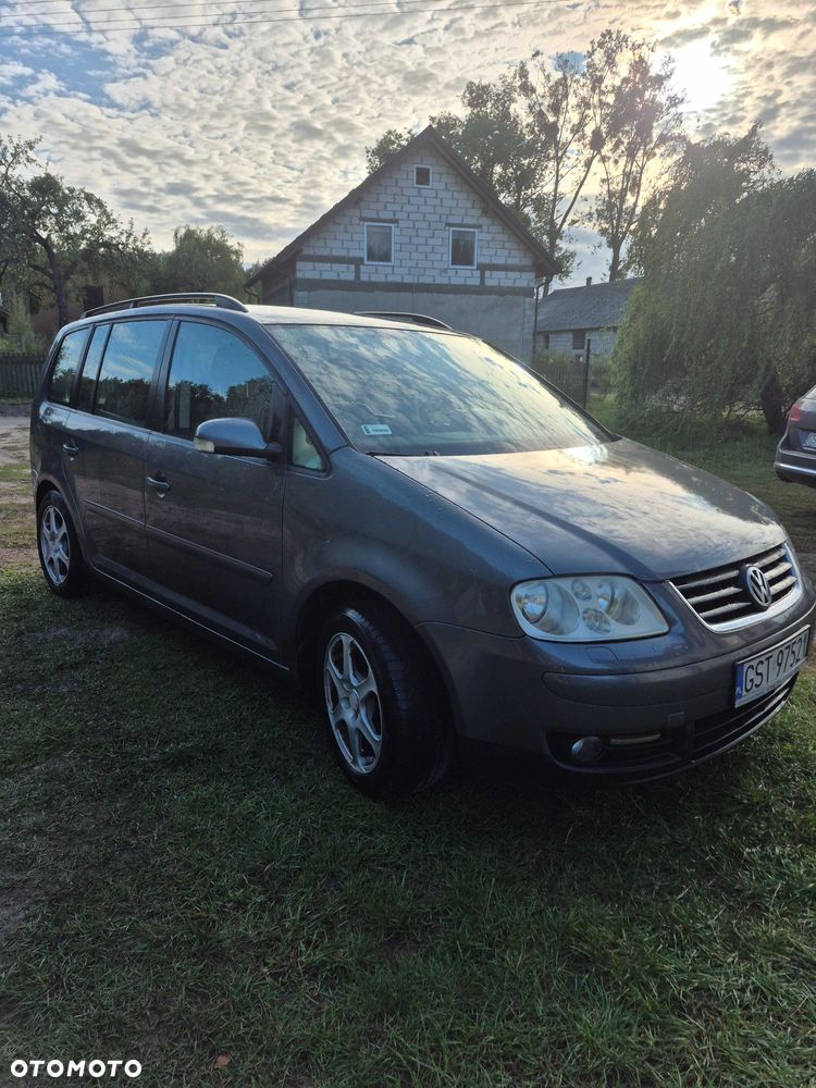 Volkswagen Touran 2006 photo 2