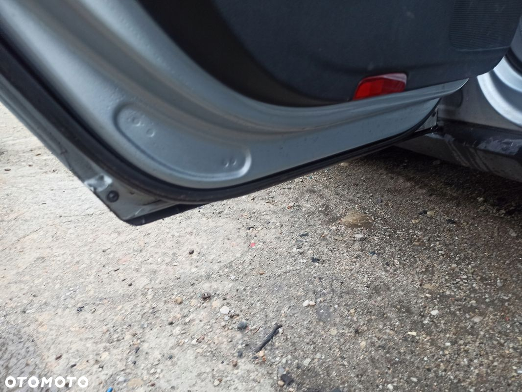 Drzwi lewy tył kompletne VW PASSAT B6 KOMBI LA7W - 7